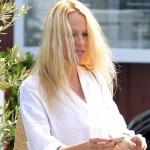 Medici estetici contro Pamela Anderson: “Hai rovinato una generazione”