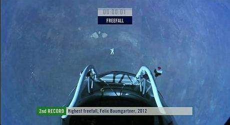 Un divertente Felix si lancia dalla stratosfera terrestre