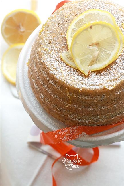 Lemon and poppy seeds pound cake
