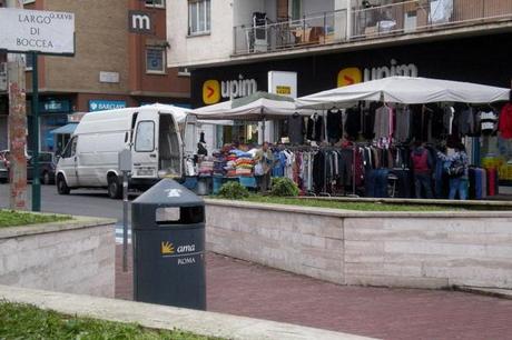 LO STATO COMATOSO IN CUI VERSA LARGO BOCCEA! QUESTE FOTO SONO STATE SCATTATE SABATO MATTINA, PRIMA E DURANTE LA COMMEMORAZIONE A FRANCESCO FIORI. LO STATO COMATOSO IN CUI VERSA LARGO BOCCEA! QUESTE FOTO SONO STATE SCATTATE SABATO MATTINA, PRIMA E DURANTE LA COMMEMORAZIONE A FRANCESCO FIORI.