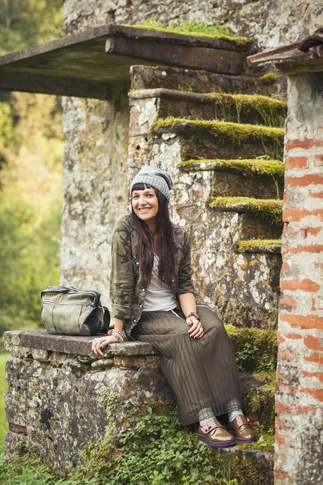 smilingischic Outfit camouflage shirt , gonna tulle, scarpe con calzettoni The desire to hide, to be camouflaged