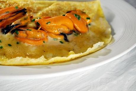 Omelette con cozze ed erba cipollina