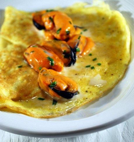 Omelette con cozze ed erba cipollina