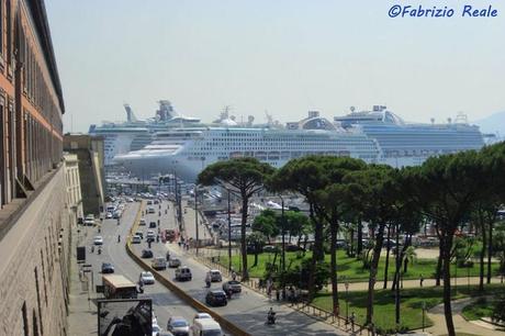 Portaerei a Napoli: la USS Enterprise per l'ultima volta nel golfo...