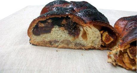 Pane dolce dello Shabbat ai datteri, fichi e castagne con miele di castagno