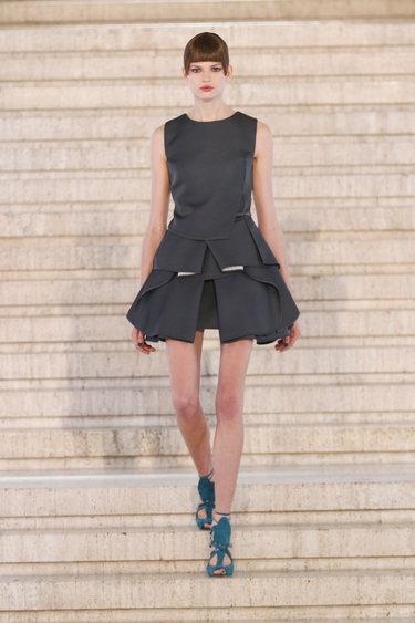 Antonio-Berardi-Fall-Winter-2012-13-01_main_image_defile Di rosa e di grigio