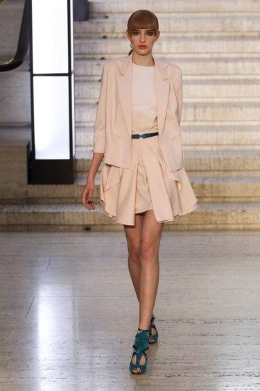 Antonio-Berardi-Fall-Winter-2012-13-09_main_image_defile Di rosa e di grigio