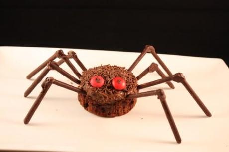 Muffin cioccolato e cannella a forma di ragni per Halloween