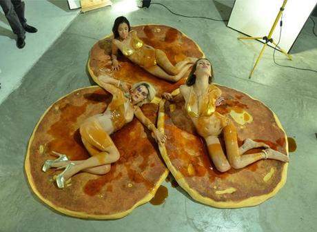 TheeBlog-TheDarkness_HotCakes6 Hot cakes – The darkness