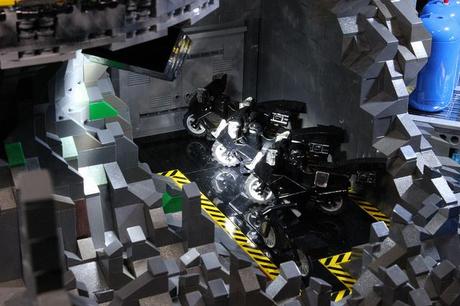 Una ricostruzione epica della BatCaverna fatta con i mattoncini LEGO