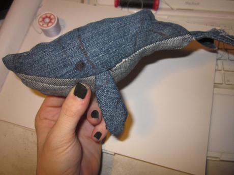 Brutto prototipo di una balena di jeans