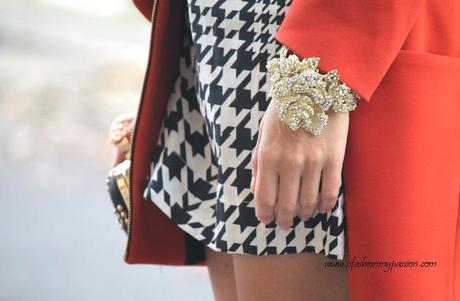 Pied de poule dress, and red coat Pied de poule dress, and red coat