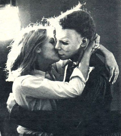 Michael Mayers bacia Laurie: Halloween Offscreen