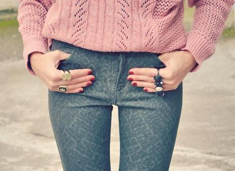 Pink sweater and skinny jeans