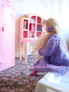 Barbie cappottino ai ferri. anche a Barbie piace l'handmade