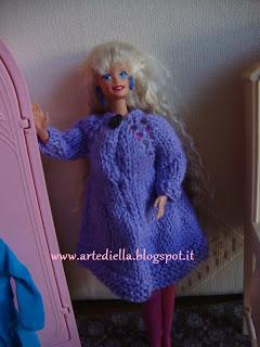 Barbie cappottino ai ferri. anche a Barbie piace l'handmade