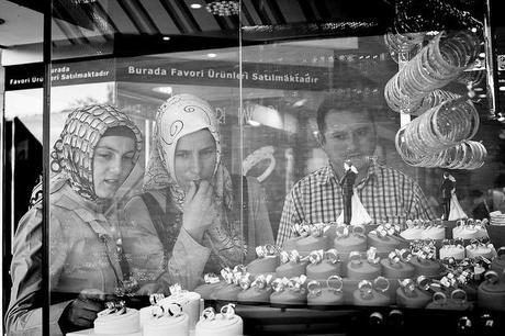 Gente di Istanbul in mostra alla libreria Rizzoli di Milano