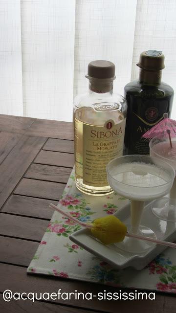 cocktail di sorbetto al limone e vodka