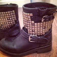 Gli immancabili biker boots,Glamour o Rock!