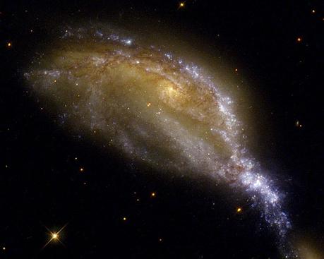 NGC 6745, tracce evidenti di collisioni galattiche