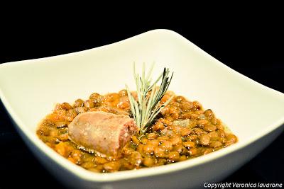 Zuppa di lenticchie e salamella