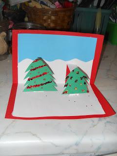 BRICOLAGE: Biglietto natalizio pop-up: alberi BRICOLAGE: Biglietto natalizio pop-up: alberi