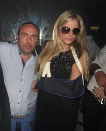 FRANCESCA CIPRIANI IN DISCOTECA A NAPOLI DOPO L'INFORTUNIO