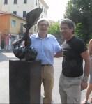 Lo scultore Italiano Emanuele Rubini presenta al Prof  Vittorio Sgarbi in anteprima La donna metafisica  nuova opera in marmo nero Belgio   5