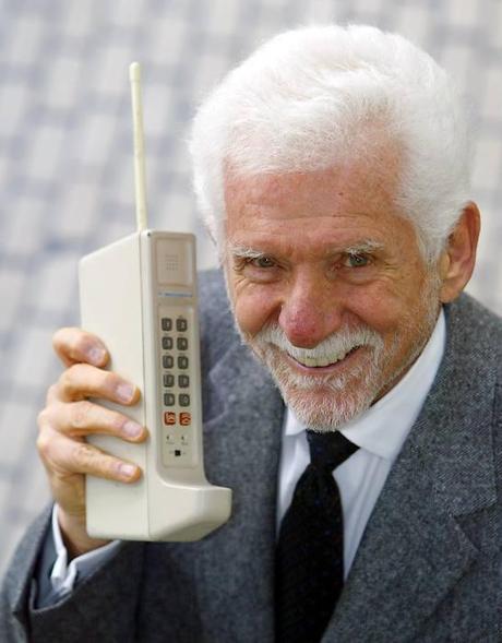Chi avrebbe mai detto che agli italiani piacciono i telefonini?