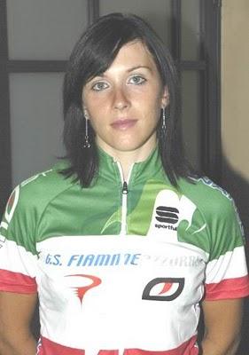 Il ciclismo (femminile) davanti al caminetto.