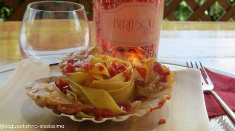 pappardelle con capesante e patè di peperoni