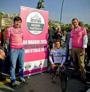 Napoli: Zanardi, Bugno e De Magistris in bici sul lungomare per il Giro 2013