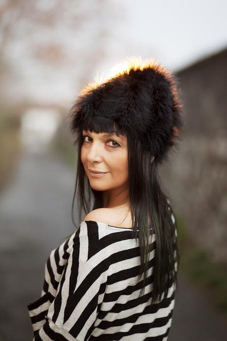 Smilingischic, fashion blog, Sandra Bacci , Moi Je Joue Firenze, Stripes, primo piano, sorriso, cappello con piume, Tres Jolie My idea of a perfect outfit: timeless