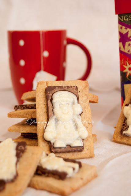 Biscotti di natale con spezie e cioccolato (Christmas cookies with spices an chocolate)