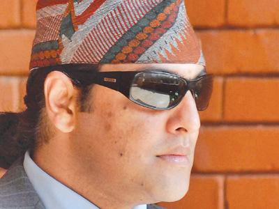 Il  principe nepalese di nuovo nei guai