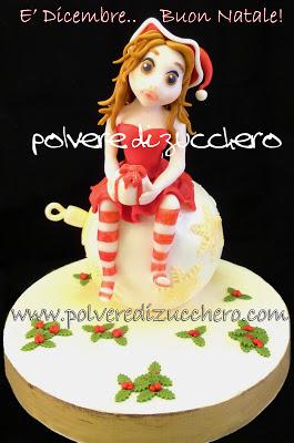 Cake topper Natalizio: una piccola elfa in pasta di zucchero