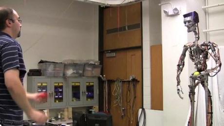 Un robot in grado di afferrare una palla al volo. (video) Disney cattura Robot