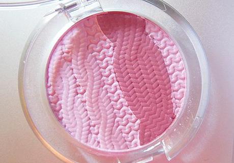 Essence Home Sweet Home Limited Edition Blush in 01 Knit for Chicks.