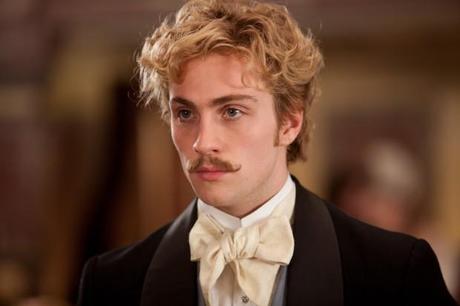 una immagine di Aaron Taylor Johnson 620x413 su Anna Karenina: le Pericolose Ragioni del Cuore