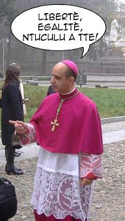 Monsignor Fisichella non contestualizza i pugni chiusi