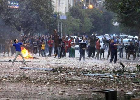 >>Egitto: continua la protesta contro Morsi