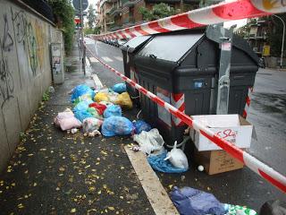 ROMA NELLA MONNEZZA FINO AL COLLO, ANNEGA IN UN MARE DI MERDA! SCENE DA GIRONE DANTESCO, L'APOTEOSI DEL TRASH