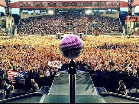Il pic-nic allo stadio ascoltando il vecchio del New Jersey Il pic-nic allo stadio ascoltando il vecchio del New Jersey