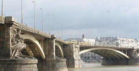 Margit hid: il ponte che collega le due anime di Budapest