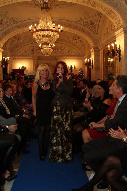 MARIDI VICEDOMINI CON MONICA SARNELLI A VILLA DOMI PER SOGNI SOTTO L'ALBERO UNICEF 2012