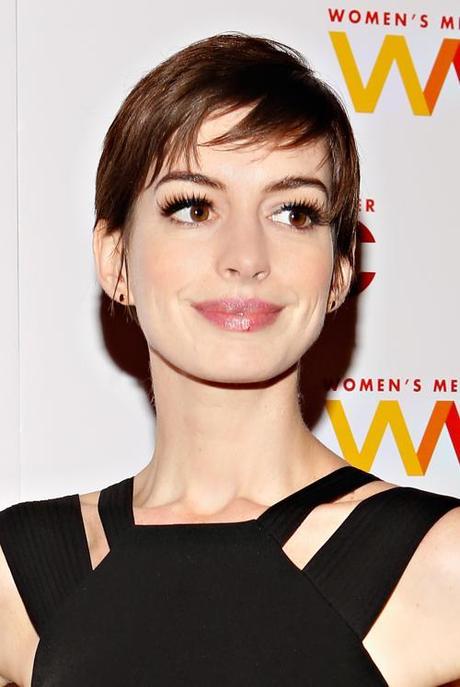 GET THE LOOK: Anne Hathaway at Women’s Media Awards 2012