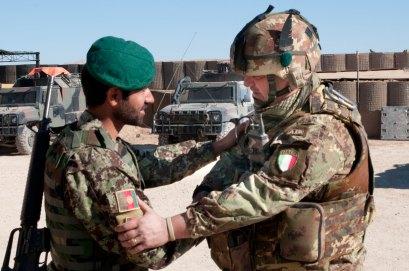 Afghanistan/ Le forze afghane assumono la leadership della sicurezza nella provincia di Herat e gli Alpini passano la base di Bakwa all’esercito di Kabul