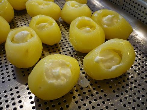 Cartufula ripiena Affumicata, ancora cucina di Carnia… E che Carnia! Cartufule ripiene di fonduta-002