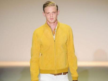 tagli capelli uomo 2013 corto riccioli Capelli di lato, sfilata Gucci uomo 2013