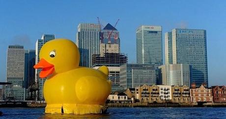 Rubber-Duck-Thames-4-750x399